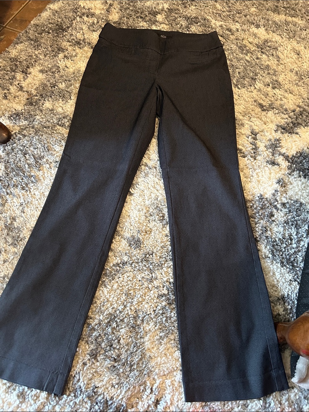 Women’s Black Straight-Leg Pantss